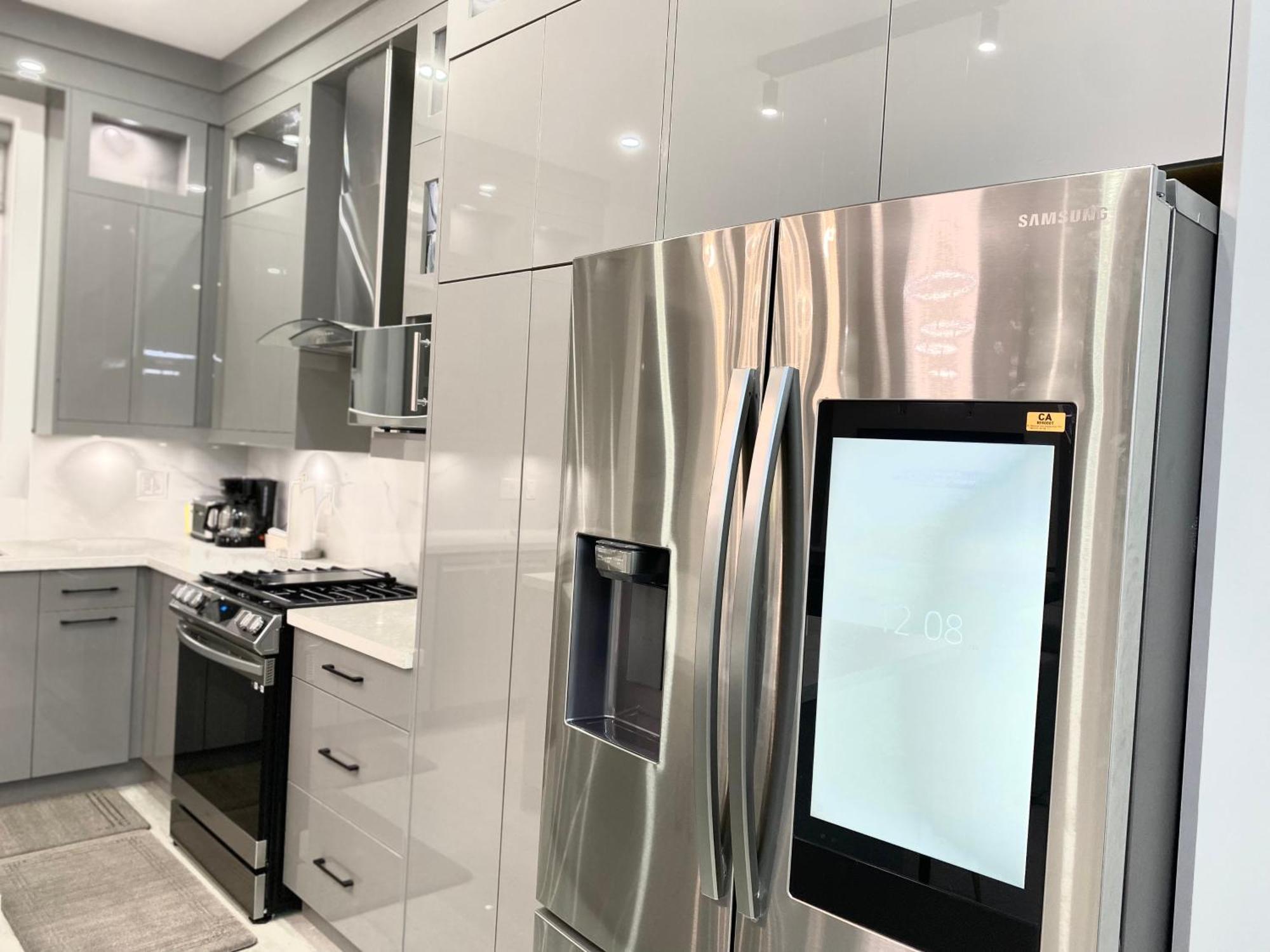 Modern And New House Near Pne With Big Garden And Free Parking Apartment Vancouver Bagian luar foto